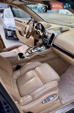 Внедорожник / Кроссовер Porsche Cayenne 2012 в 
