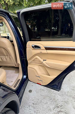 Внедорожник / Кроссовер Porsche Cayenne 2012 в 