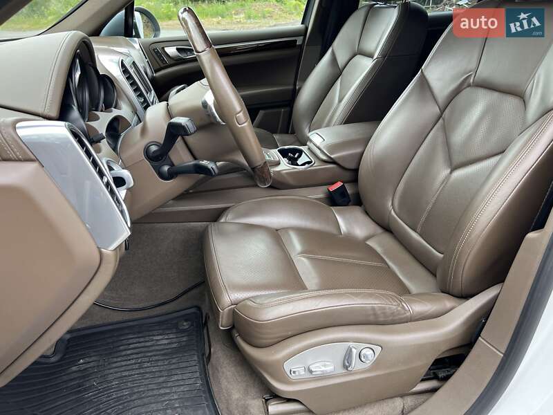 Внедорожник / Кроссовер Porsche Cayenne 2013 в Ужгороде