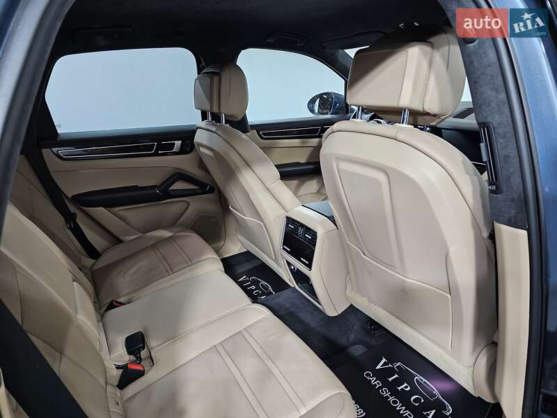 Внедорожник / Кроссовер Porsche Cayenne 2018 в Киеве фото 15 Внедорожник / Кроссовер Porsche Cayenne 2018 в Киеве