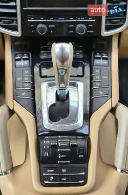 Позашляховик / Кросовер Porsche Cayenne 2013 в 