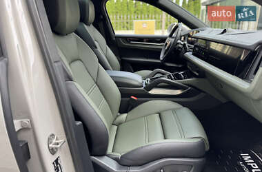 Позашляховик / Кросовер Porsche Cayenne 2024 в 