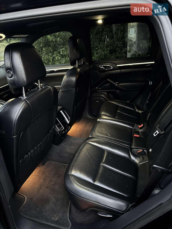 Внедорожник / Кроссовер Porsche Cayenne 2012 в Каменском