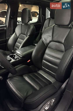 Внедорожник / Кроссовер Porsche Cayenne 2011 в 