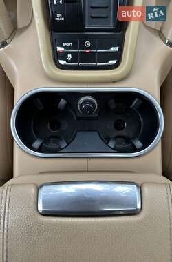Внедорожник / Кроссовер Porsche Cayenne 2014 в 