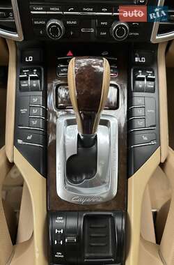 Внедорожник / Кроссовер Porsche Cayenne 2014 в 