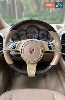 Внедорожник / Кроссовер Porsche Cayenne 2014 в 