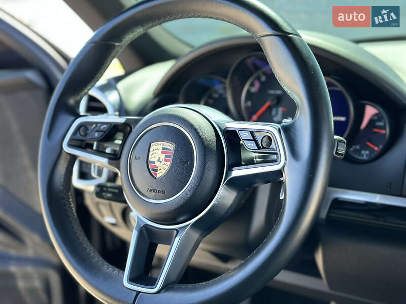 Внедорожник / Кроссовер Porsche Cayenne 2016 в Днепре