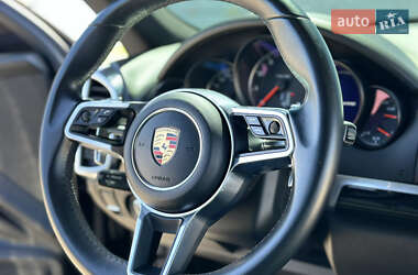 Внедорожник / Кроссовер Porsche Cayenne 2016 в 