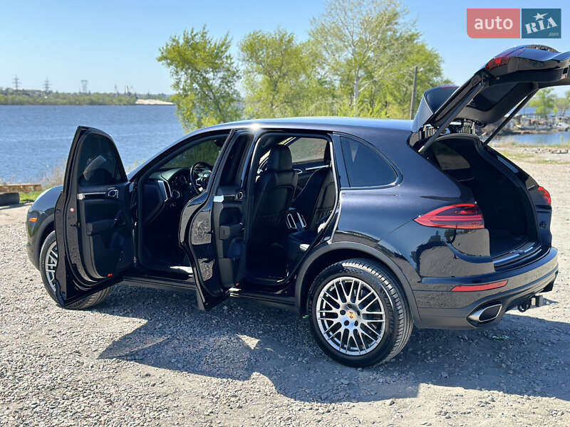 Внедорожник / Кроссовер Porsche Cayenne 2016 в Днепре