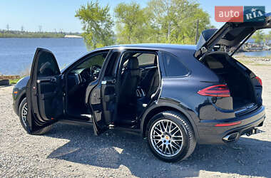 Внедорожник / Кроссовер Porsche Cayenne 2016 в 