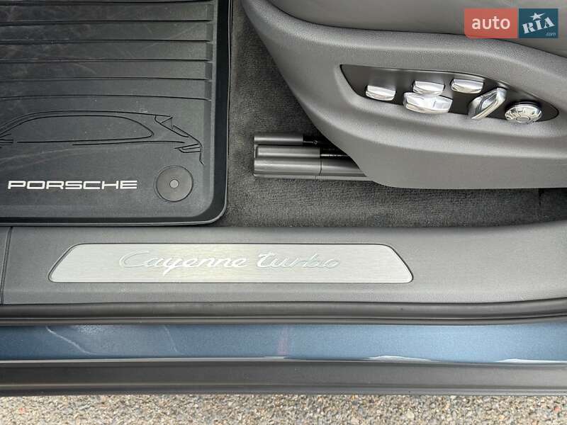 Внедорожник / Кроссовер Porsche Cayenne 2019 в Киеве