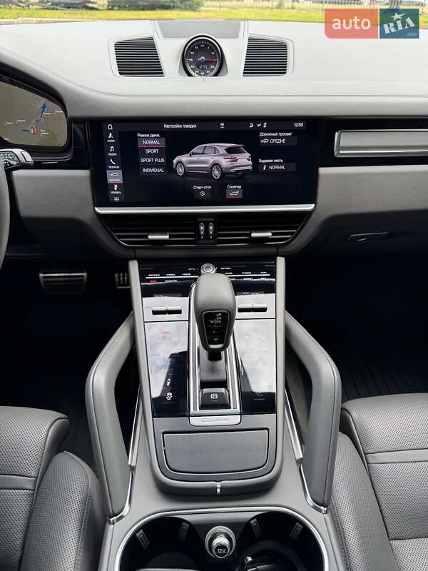 Внедорожник / Кроссовер Porsche Cayenne 2019 в Киеве