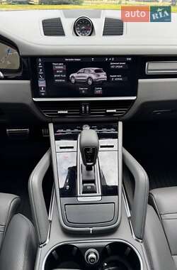 Внедорожник / Кроссовер Porsche Cayenne 2019 в 