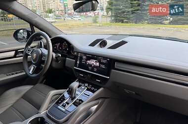 Внедорожник / Кроссовер Porsche Cayenne 2019 в 