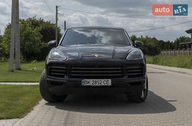 Позашляховик / Кросовер Porsche Cayenne 2018 в 