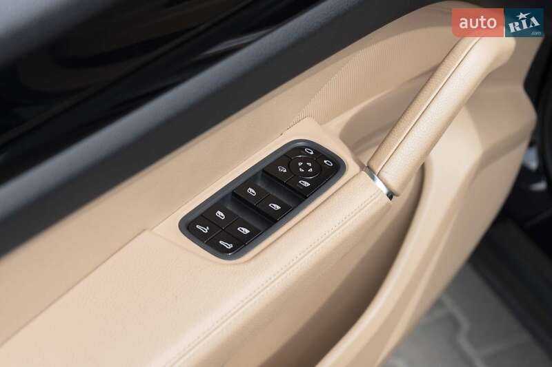 Внедорожник / Кроссовер Porsche Cayenne 2018 в Ровно