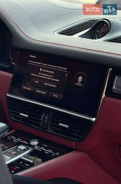 Позашляховик / Кросовер Porsche Cayenne 2022 в 