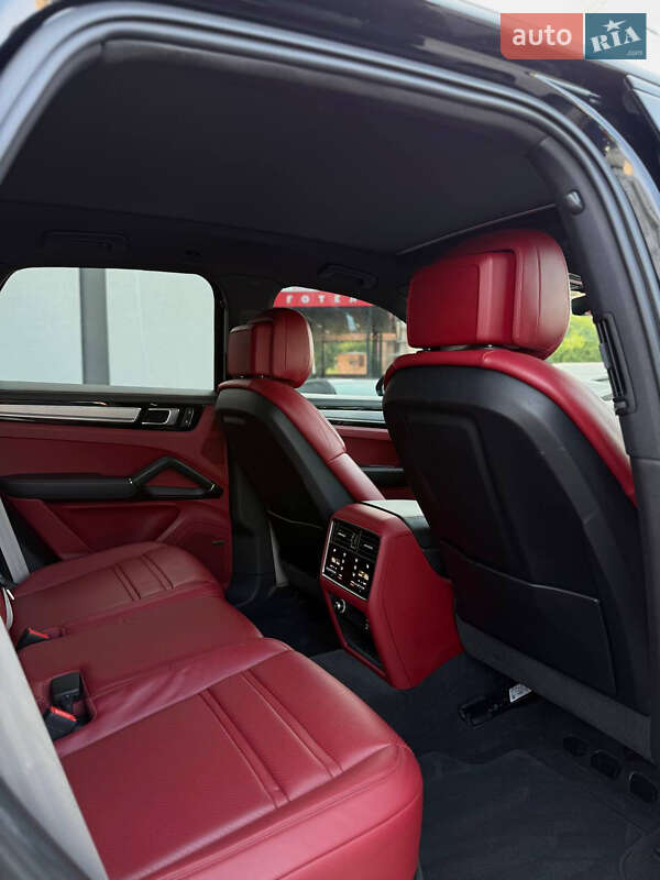 Позашляховик / Кросовер Porsche Cayenne 2022 в Києві