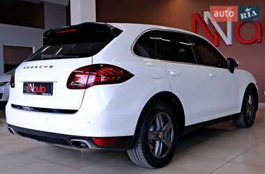 Внедорожник / Кроссовер Porsche Cayenne 2011 в 