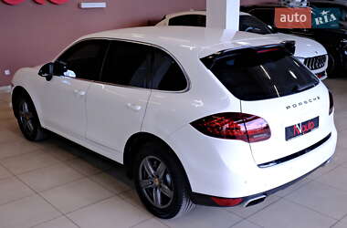 Внедорожник / Кроссовер Porsche Cayenne 2011 в 