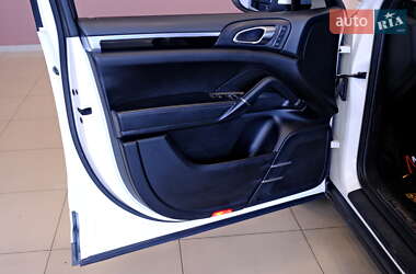 Внедорожник / Кроссовер Porsche Cayenne 2011 в 
