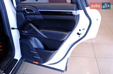 Внедорожник / Кроссовер Porsche Cayenne 2011 в 