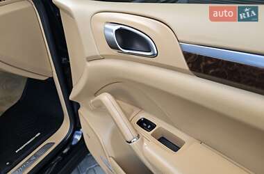 Внедорожник / Кроссовер Porsche Cayenne 2011 в 