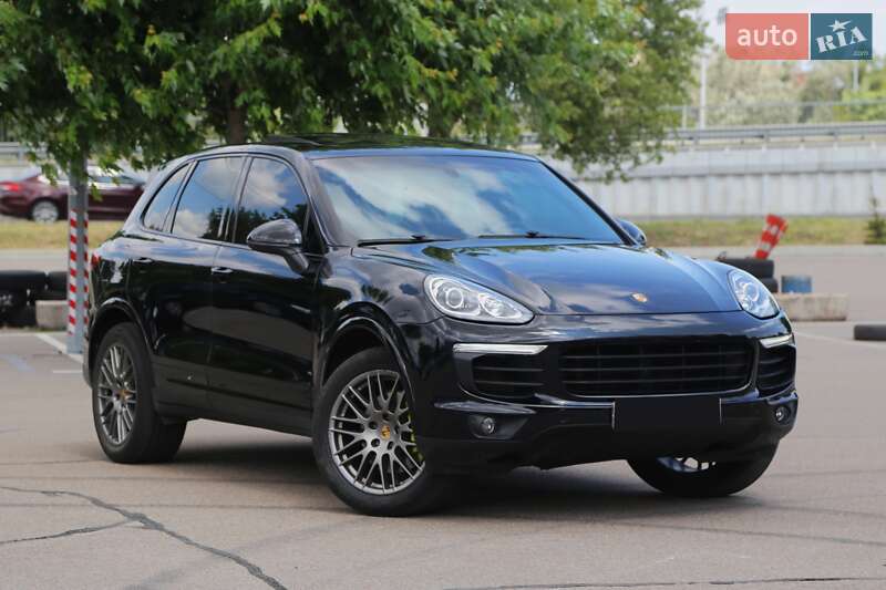 Внедорожник / Кроссовер Porsche Cayenne 2016 в 