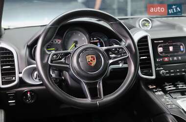 Внедорожник / Кроссовер Porsche Cayenne 2016 в 