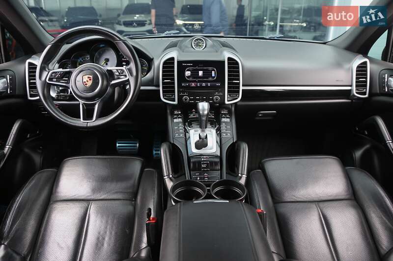 Внедорожник / Кроссовер Porsche Cayenne 2016 в Киеве