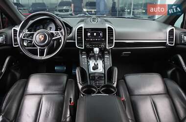 Внедорожник / Кроссовер Porsche Cayenne 2016 в 