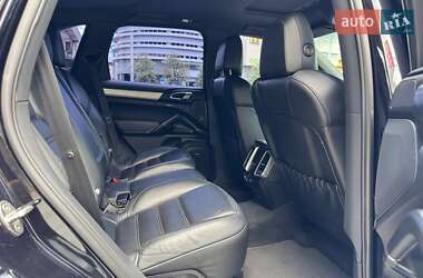 Внедорожник / Кроссовер Porsche Cayenne 2010 в 