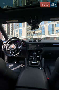 Внедорожник / Кроссовер Porsche Cayenne 2022 в 
