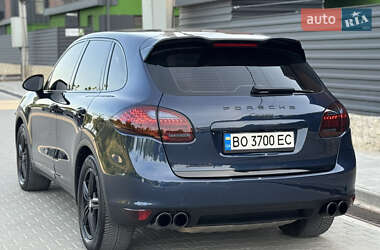Внедорожник / Кроссовер Porsche Cayenne 2012 в 