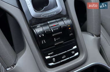 Внедорожник / Кроссовер Porsche Cayenne 2012 в 