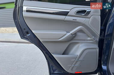 Внедорожник / Кроссовер Porsche Cayenne 2012 в 