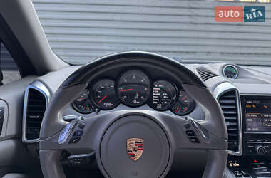 Внедорожник / Кроссовер Porsche Cayenne 2012 в 
