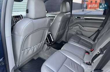 Внедорожник / Кроссовер Porsche Cayenne 2012 в 
