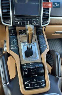 Внедорожник / Кроссовер Porsche Cayenne 2010 в 