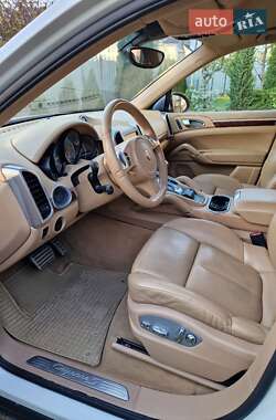 Внедорожник / Кроссовер Porsche Cayenne 2010 в 