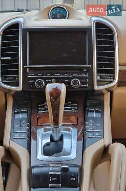 Внедорожник / Кроссовер Porsche Cayenne 2010 в 