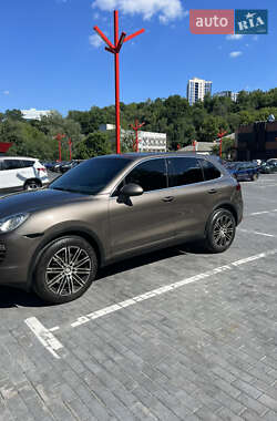 Внедорожник / Кроссовер Porsche Cayenne 2012 в 