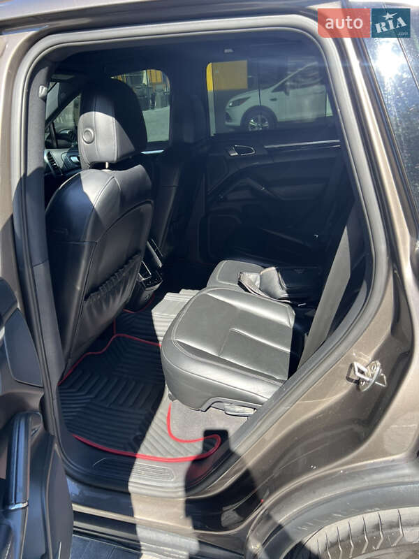 Внедорожник / Кроссовер Porsche Cayenne 2012 в Киеве фото 7 Внедорожник / Кроссовер Porsche Cayenne 2012 в Киеве