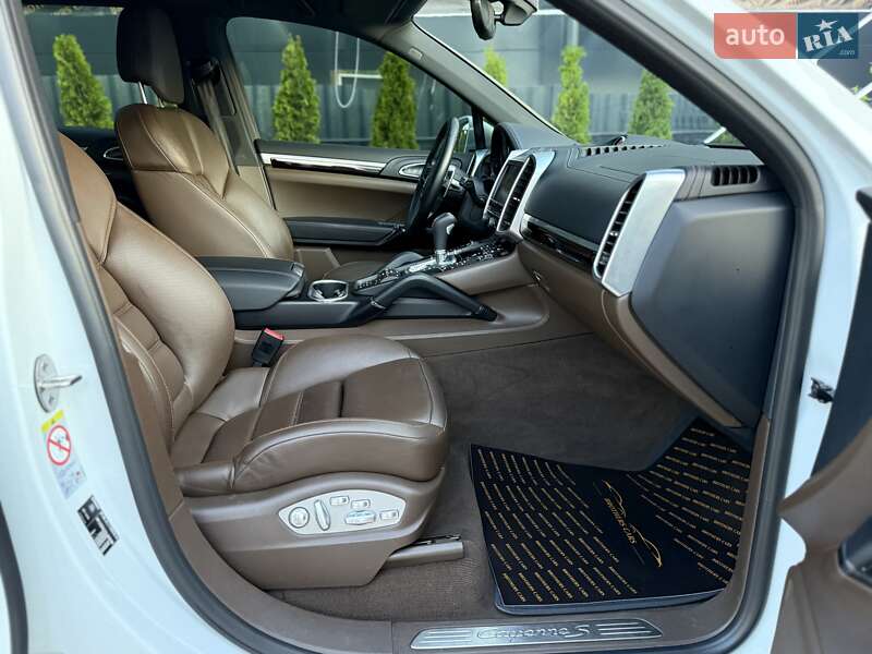 Позашляховик / Кросовер Porsche Cayenne 2016 в Одесі фото 22 Позашляховик / Кросовер Porsche Cayenne 2016 в Одесі