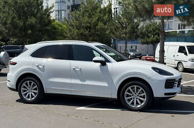 Внедорожник / Кроссовер Porsche Cayenne 2017 в 