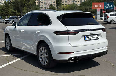 Внедорожник / Кроссовер Porsche Cayenne 2017 в 