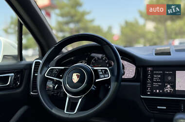 Внедорожник / Кроссовер Porsche Cayenne 2017 в 