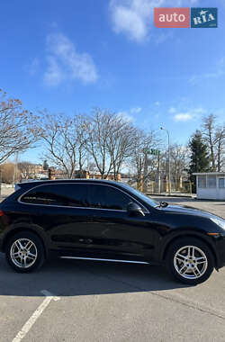 Внедорожник / Кроссовер Porsche Cayenne 2014 в 