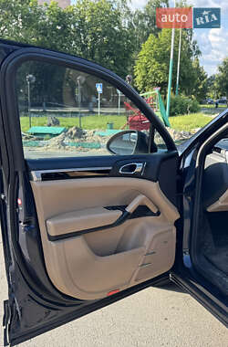 Позашляховик / Кросовер Porsche Cayenne 2013 в 